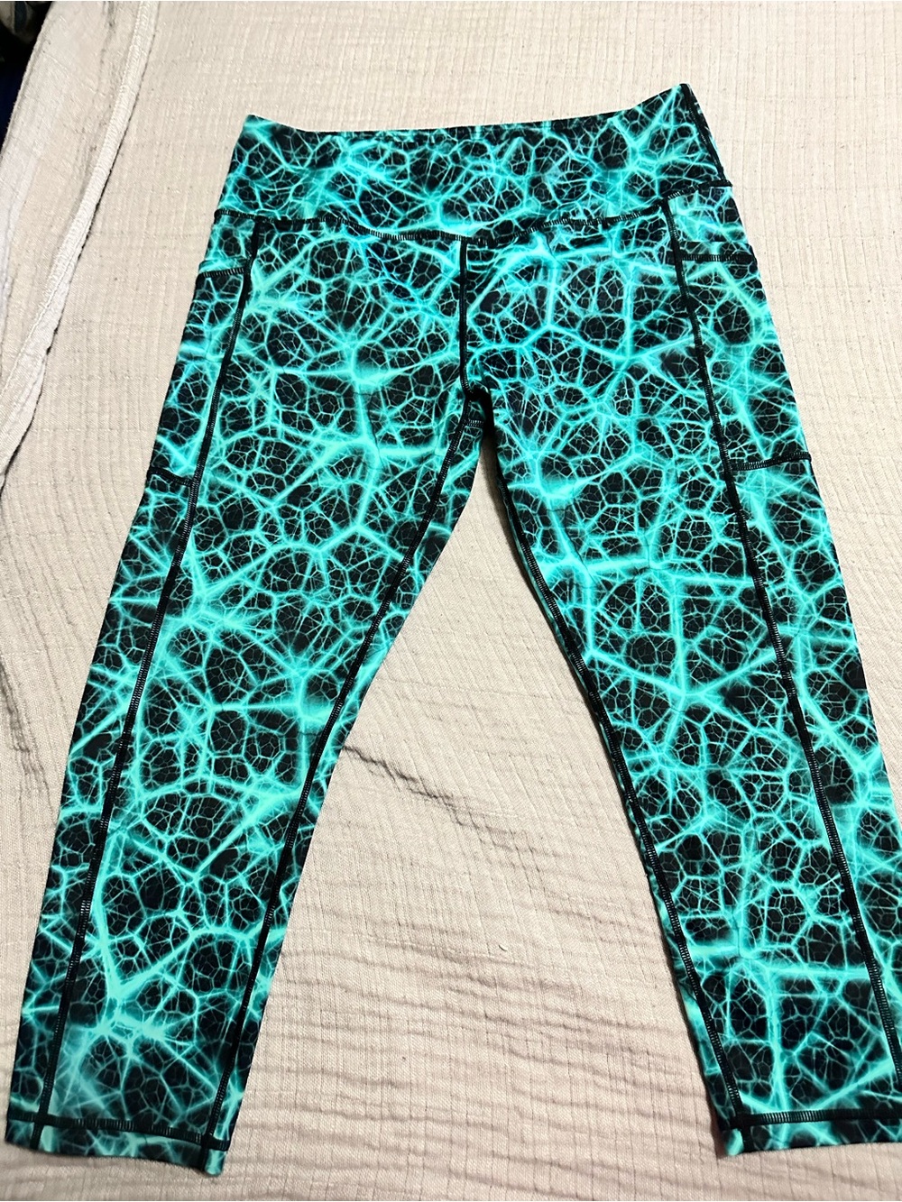 Constantly Varied Gear Lightning-Print Capri Leggings